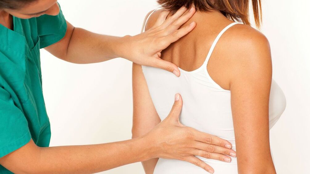 orvos által végzett vizsgálat mellkasi osteochondrosisra